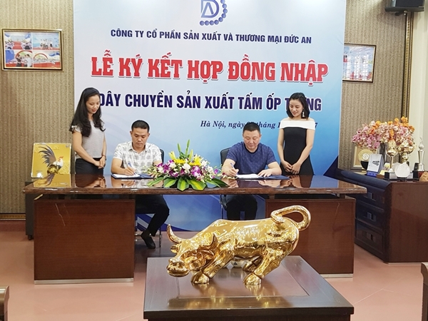 LỄ KÝ KẾT HỢP ĐỒNG NHẬP DÂY CHUYỀN SẢN XUẤT TẤM ỐP TƯỜNG