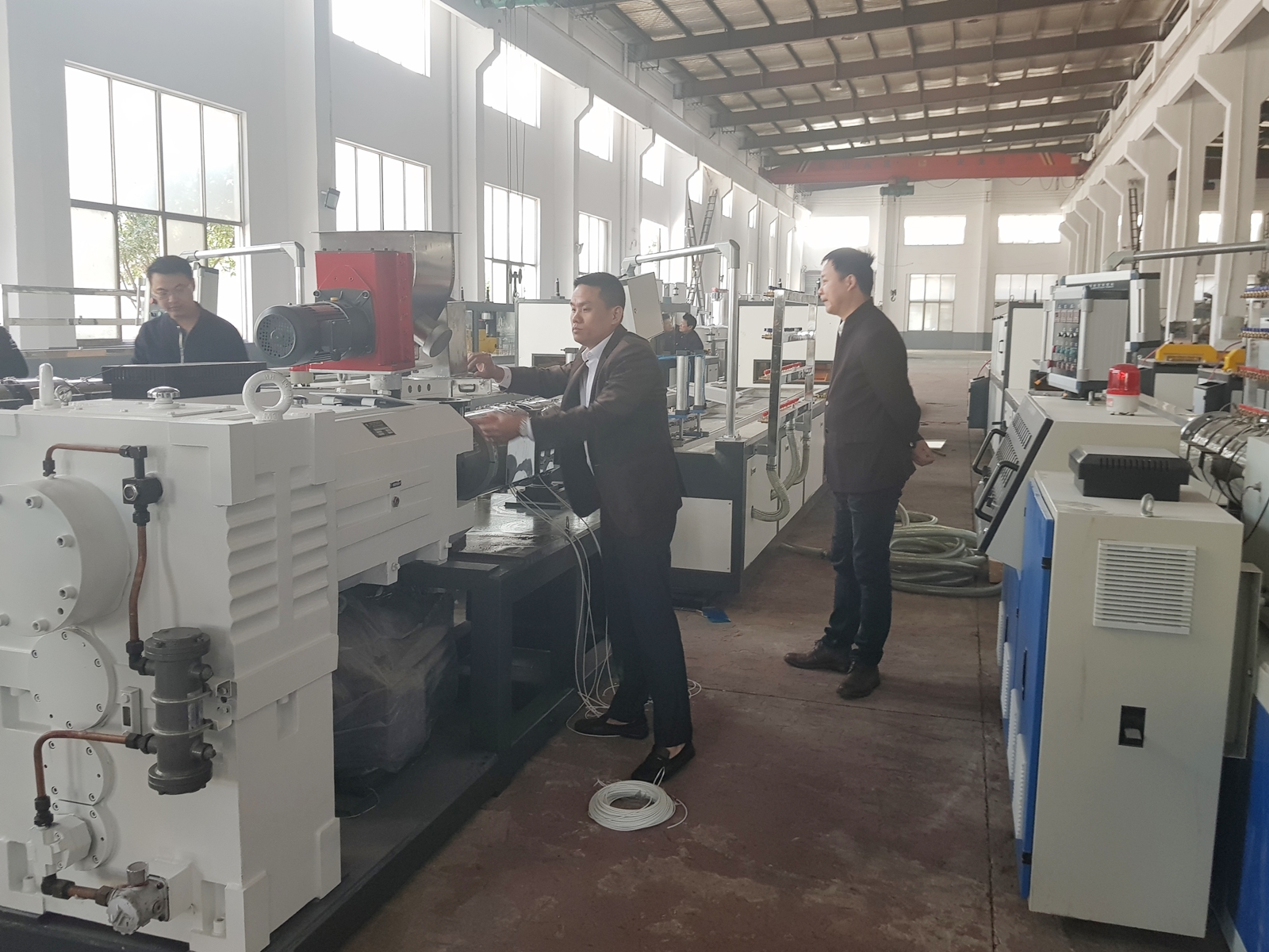 NÓI VỀ NHỮNG NGÀY LÀM VIỆC CỦA ĐOÀN CÔNG TÁC NTA TẠI NHÀ MÁY SẢN XUẤT DÂY CHUYỀN MÁY ‘’ TẤM ỐP TƯỜNG CAO CẤP ’’