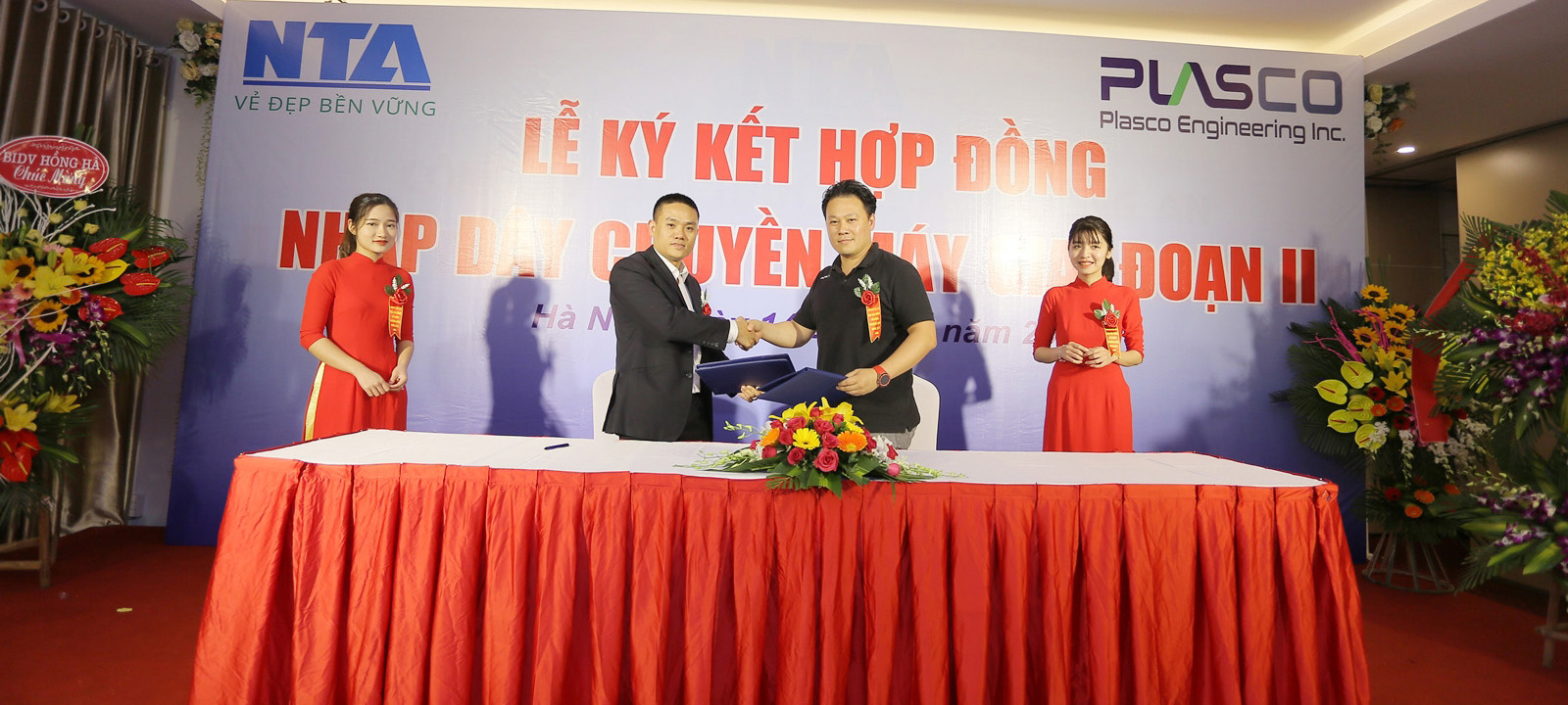 Ký kết hợp đồng nhập máy